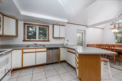 Kitchen - 705 Cedar Ct, Varna, IL 61375 photo 2 of 2
