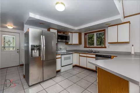 Kitchen - 705 Cedar Ct, Varna, IL 61375 photo 1 of 2