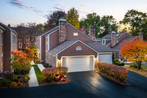 2062 Creekside Dr, Wheaton, IL 60189 photo 2