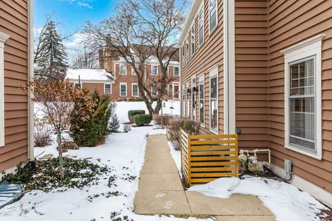 2062 Creekside Dr, Wheaton, IL 60189 photo 44