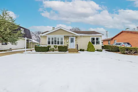 8036 Newland Ave, Burbank, IL 60459