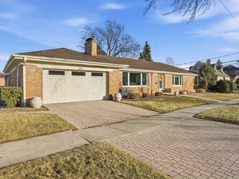 1201 S Knight Ave, Park Ridge, IL 60068