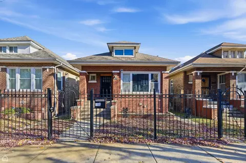 8111 S Manistee Ave, Chicago, IL 60617