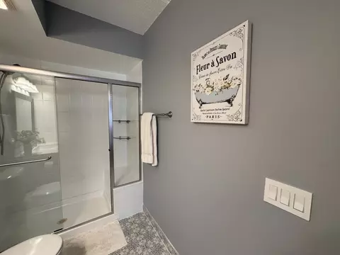 Bath - 1378 Perry St #412, Des Plaines, IL 60016 photo 4 of 5