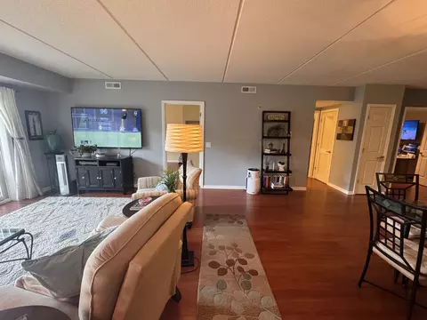 Living - 1378 Perry St #412, Des Plaines, IL 60016 photo 4 of 4