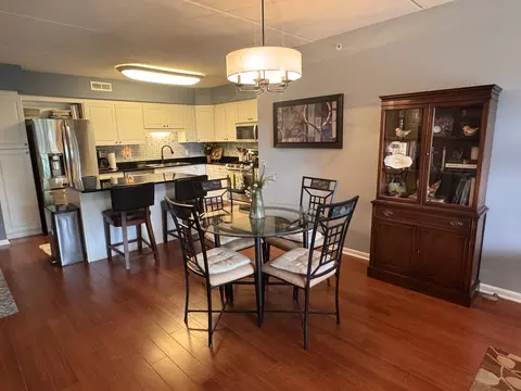 Dining - 1378 Perry St #412, Des Plaines, IL 60016 photo 2 of 2