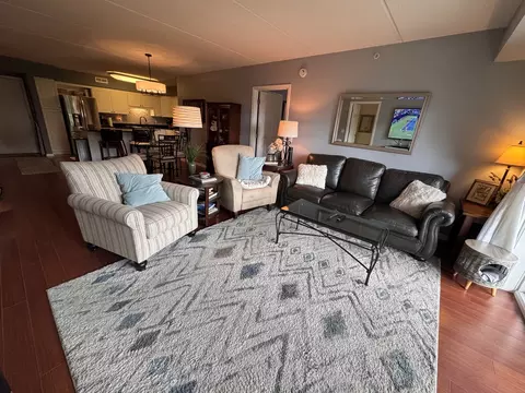 Living - 1378 Perry St #412, Des Plaines, IL 60016 photo 2 of 4