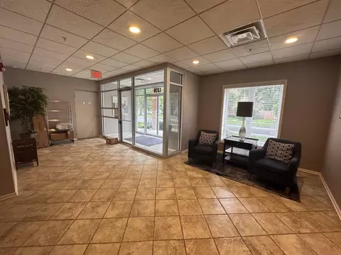 Entry Way - 1378 Perry St #412, Des Plaines, IL 60016 photo 3 of 4