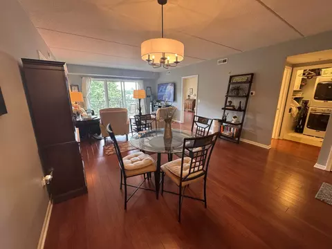 Dining - 1378 Perry St #412, Des Plaines, IL 60016 photo 1 of 2