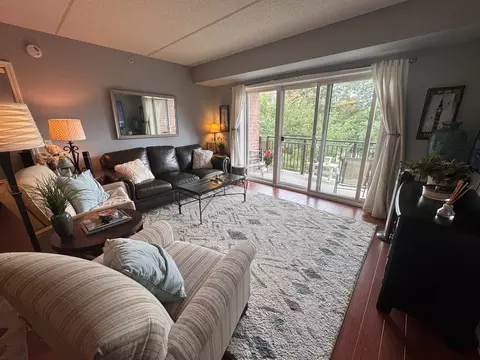 Living - 1378 Perry St #412, Des Plaines, IL 60016 photo 1 of 4