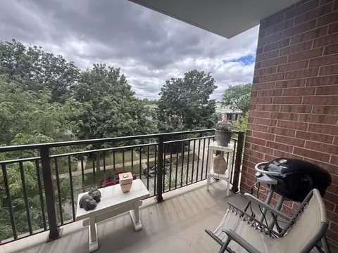 Exterior - 1378 Perry St #412, Des Plaines, IL 60016 photo 3 of 7