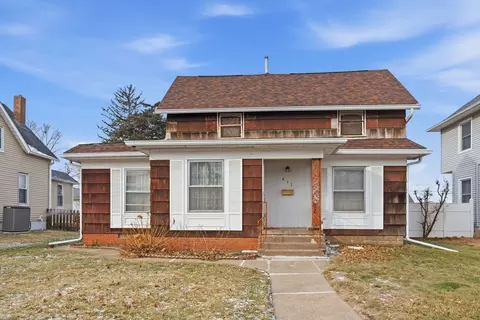 411 39th St, Moline, IL 61265