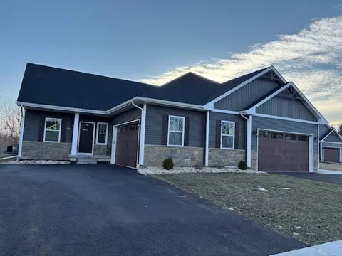 734 Anjali Ct #L, Sycamore, IL 60178