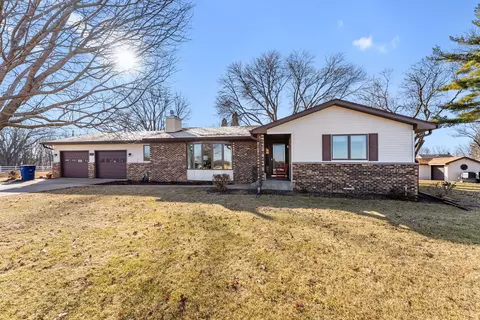 6008 92nd Ave W, Taylor Ridge, IL 61284