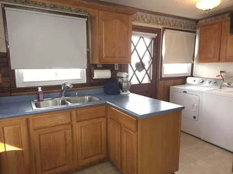 17053 Lorenz Ave, Lansing, IL 60438 photo 2