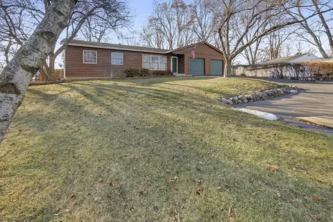 934 Highland Rd, Mundelein, IL 60060