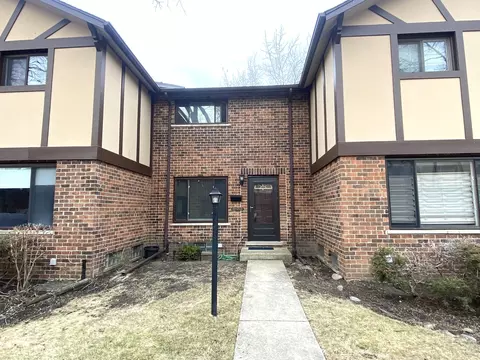 18 W268 Standish Ln, Villa Park, IL 60181