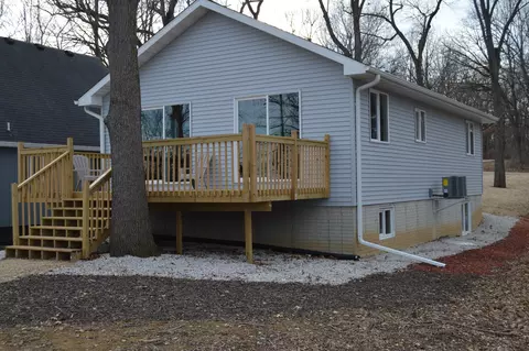 32 Magnolia Dr, Putnam, IL 61560