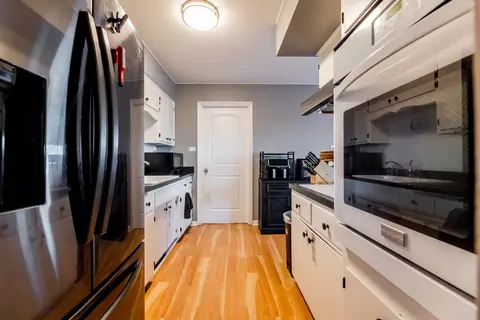 Kitchen - 7712 S Oketo Ave, Bridgeview, IL 60455 photo 3 of 5