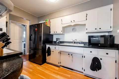 Kitchen - 7712 S Oketo Ave, Bridgeview, IL 60455 photo 2 of 5