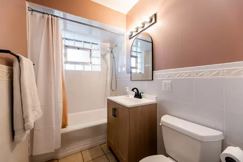Bath - 7712 S Oketo Ave, Bridgeview, IL 60455 photo 1 of 3