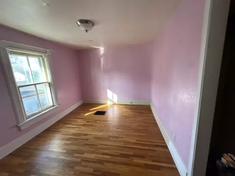 Bedroom - 522 E Superior St, Ottawa, IL 61350 photo 1 of 2