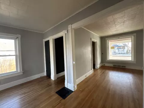 Living - 522 E Superior St, Ottawa, IL 61350 photo 1 of 3