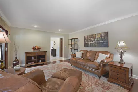 Living - 3881 Bordeaux Dr, Hoffman Estates, IL 60192 photo 5 of 6
