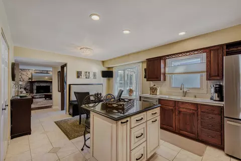Kitchen - 3881 Bordeaux Dr, Hoffman Estates, IL 60192 photo 5 of 5