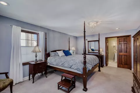 Bedroom - 3881 Bordeaux Dr, Hoffman Estates, IL 60192 photo 2 of 6