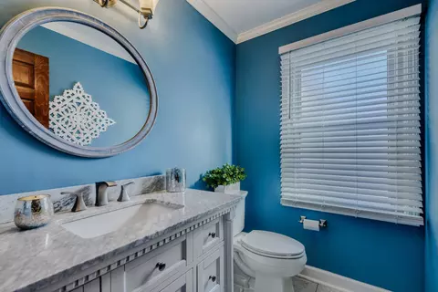 Bath - 3881 Bordeaux Dr, Hoffman Estates, IL 60192 photo 1 of 5