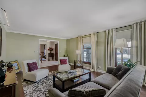 Living - 3881 Bordeaux Dr, Hoffman Estates, IL 60192 photo 1 of 6