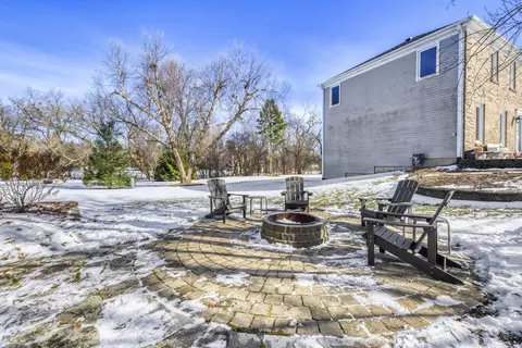 Exterior - 3881 Bordeaux Dr, Hoffman Estates, IL 60192 photo 5 of 10