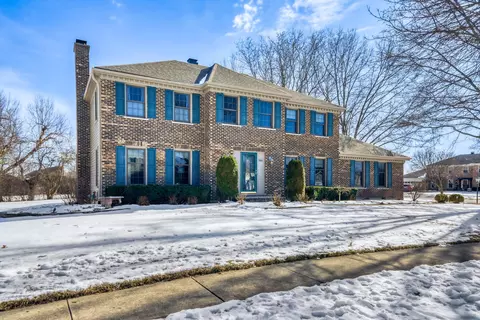 3881 Bordeaux Dr, Hoffman Estates, IL 60192