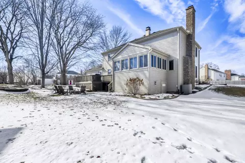 Exterior - 3881 Bordeaux Dr, Hoffman Estates, IL 60192 photo 8 of 10