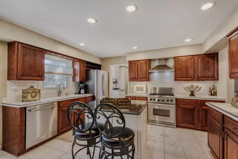 Kitchen - 3881 Bordeaux Dr, Hoffman Estates, IL 60192 photo 3 of 5