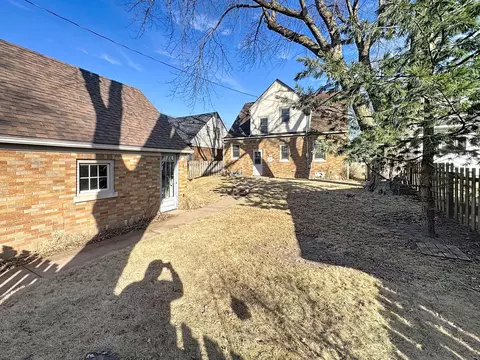 Exterior - 2431 28th St, Moline, IL 61265 photo 3 of 3