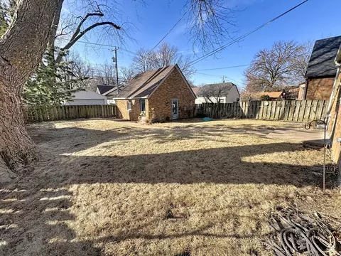 Exterior - 2431 28th St, Moline, IL 61265 photo 2 of 3
