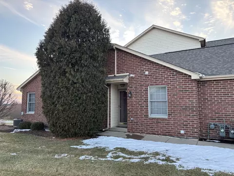Exterior - 5837 Fieldstone Trl, Mchenry, IL 60050 photo 4 of 6