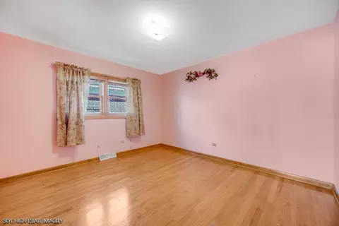 Bedroom - 8121 Mcvicker Ave, Burbank, IL 60459 photo 2 of 4
