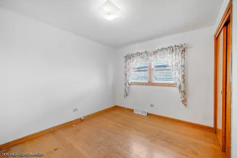 Bedroom - 8121 Mcvicker Ave, Burbank, IL 60459 photo 3 of 4