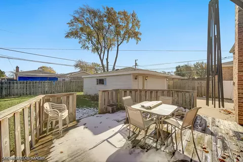 Exterior - 8121 Mcvicker Ave, Burbank, IL 60459 photo 2 of 4