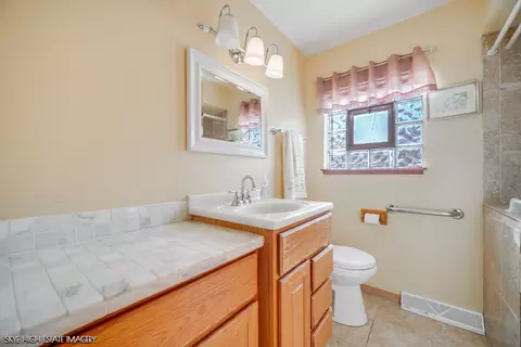 Bath - 8121 Mcvicker Ave, Burbank, IL 60459 photo 1 of 1