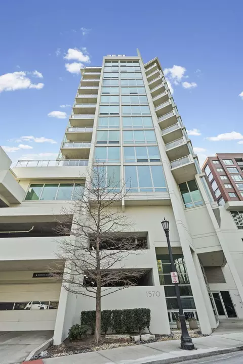1570 Elmwood Ave #1111, Evanston, IL 60201
