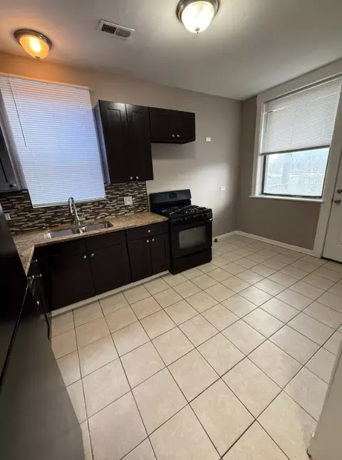 Kitchen - 609 E 60th St, Chicago, IL 60637 photo 2 of 2