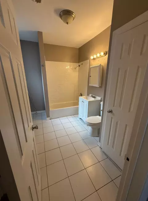 Bath - 609 E 60th St, Chicago, IL 60637 photo 1 of 2
