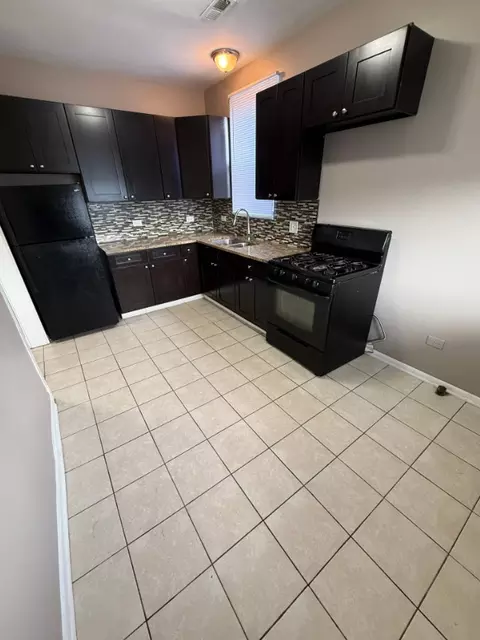 Kitchen - 609 E 60th St, Chicago, IL 60637 photo 1 of 2