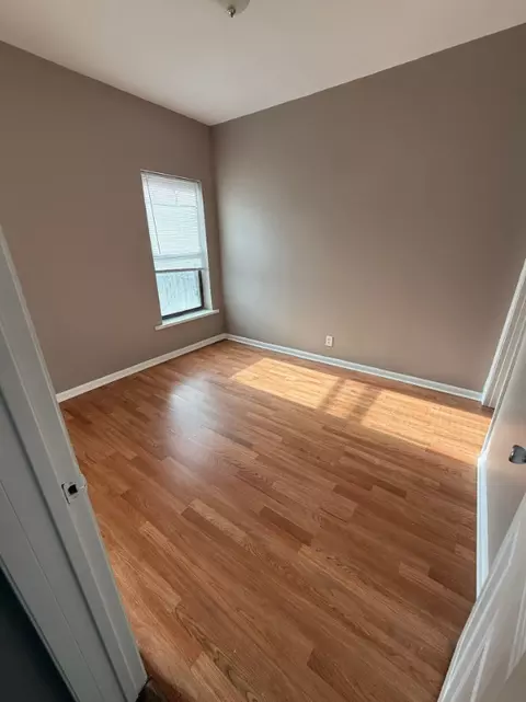 Bedroom - 609 E 60th St, Chicago, IL 60637 photo 4 of 4