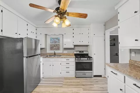 Kitchen - 401 Oak Dr, Roberts, IL 60962 photo 1 of 2
