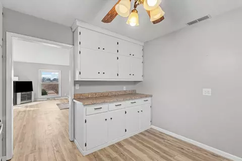 Entry Way - 401 Oak Dr, Roberts, IL 60962 photo 1 of 1